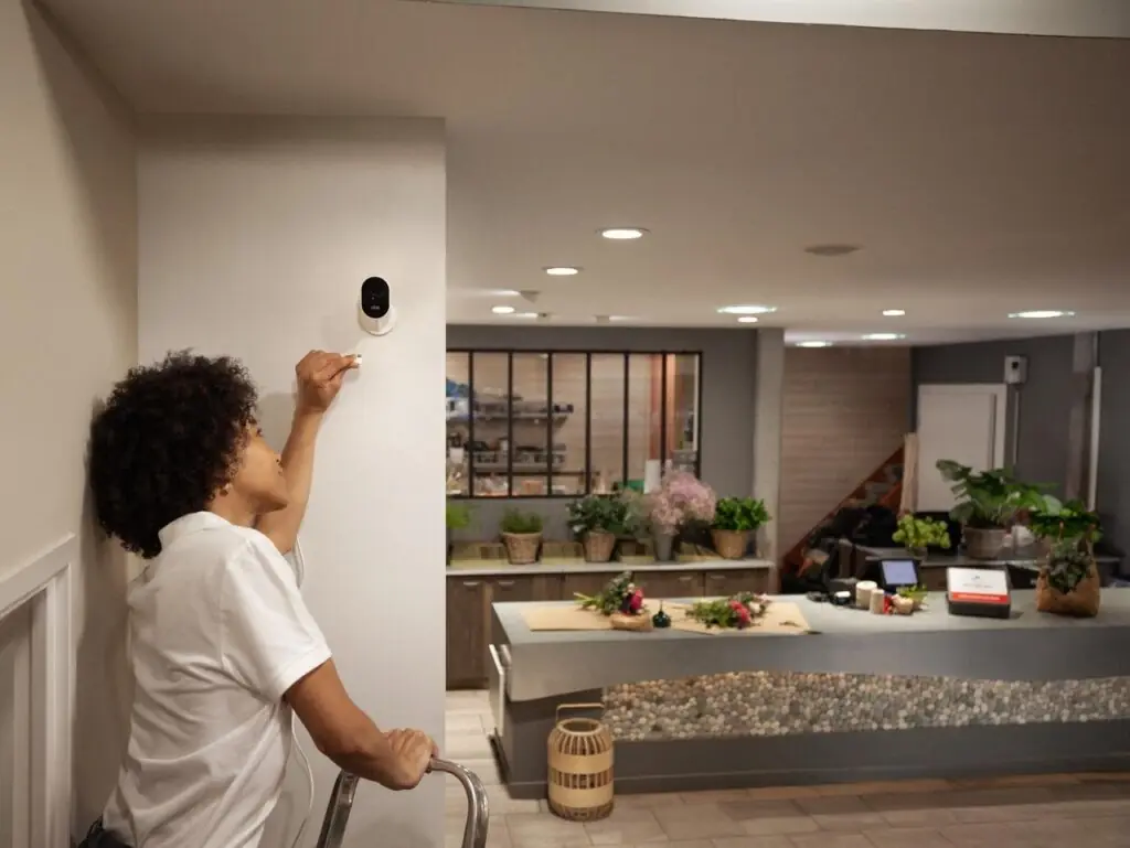 Cómo instalar la Cámara Inteligente Wi-Fi - Fuente: Reproducción