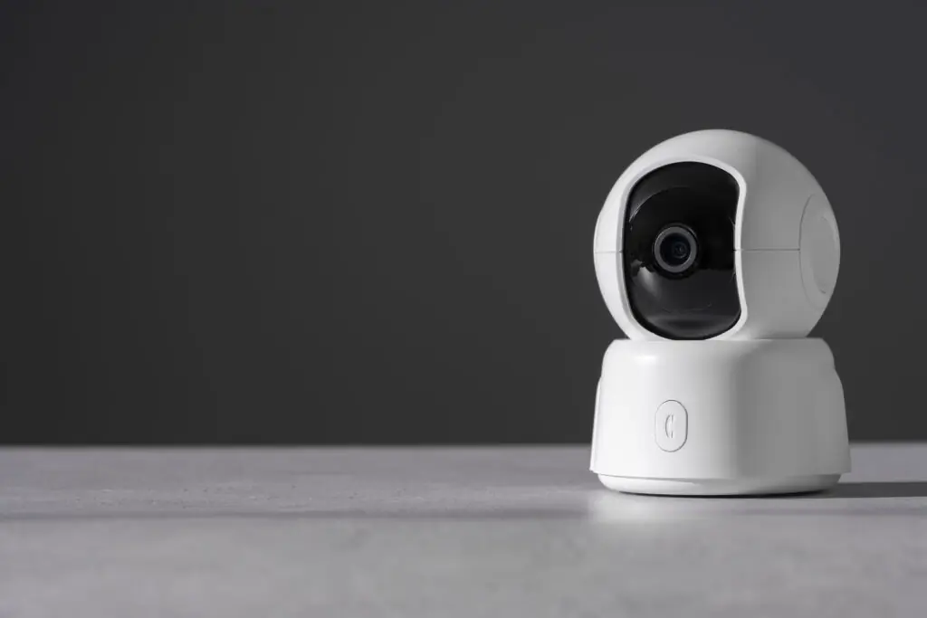 Cómo configurar Wi-Fi en una cámara inteligente - Fuente: Freepik